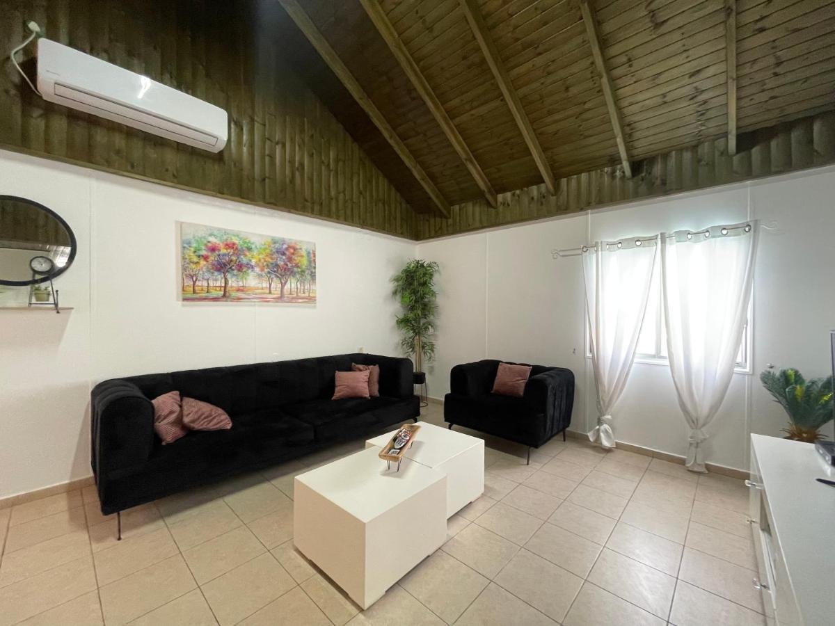 Tzlil Monfort Goren Buitenkant foto