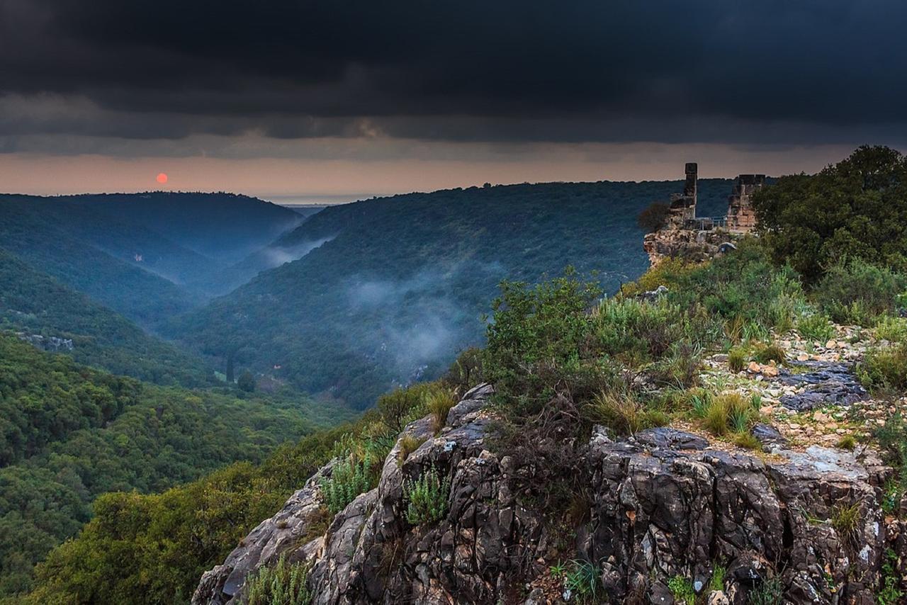 Tzlil Monfort Goren Buitenkant foto
